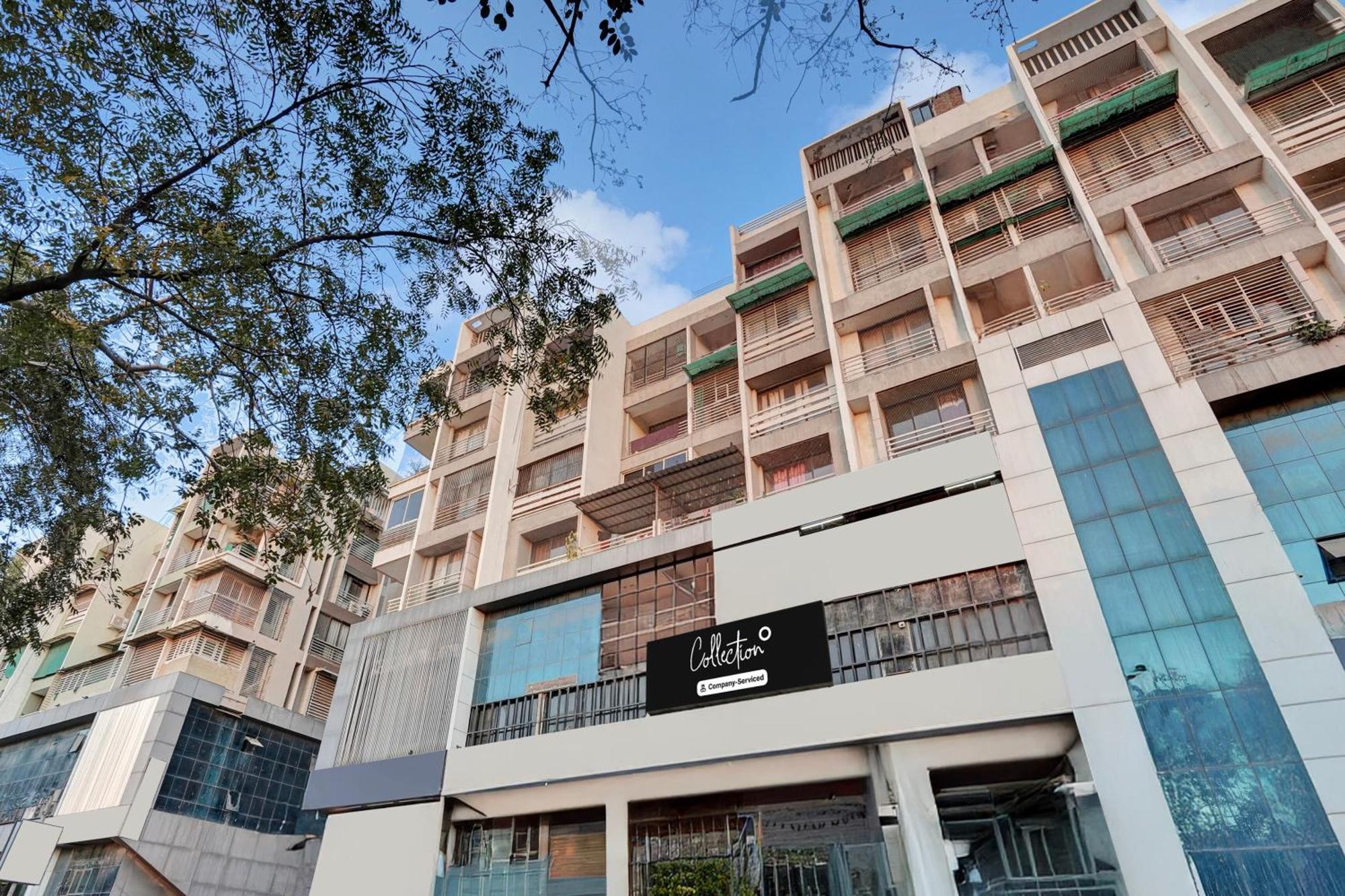 Super Collection O Kudasan Gandhinagar Formerly Hotel Royal Mansion Exterior foto